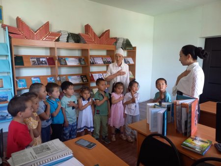 "Рәміздер тәуелсіздік тұмары" Ауылдық клуб Кітап көрмесі Топ тәрбиешілері