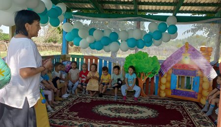 Жазғы сауықтыру шарасы "Көңілді шарлар мерекесі"  Тәрбиеші Тулебаева Гаухар Орынтаевна