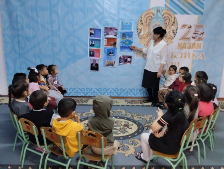 "Рәміздермен танысайық"    Ересек "Қарлығаш" тобы Тәрбиеші А.Ертаева