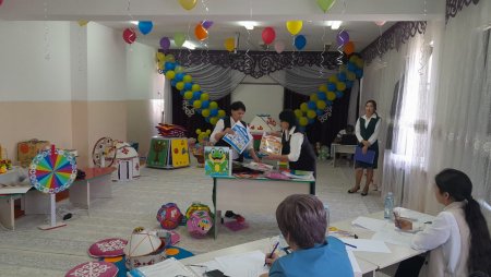 Аудандық "Ойыншықтардың таңғажайып әлемі"  атты байқау Тәрбиеші П. Тажибаева