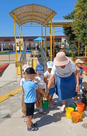 Жазғы сауықтыру іс-шара "Жас із кесушілер" саялы бақ Тәрбиеші П.Тажибаева