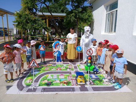 Балалардың ережелерді есте сақтауы үшін балабақша ауласында"көше қозғалысы"ойынын ұйымдастыру