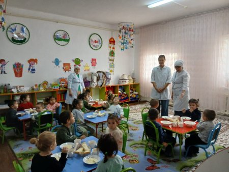 Аналар мектебі бойынша ұйымдастырылған ашық есік күні Тәрбиеші П.Тажибаева