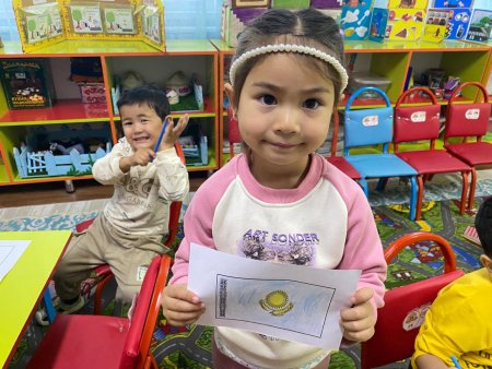 "Ту-тәуелсіздіктің тұмары" сурет салу Ересек "Қарлығаш тобы Тәрбиеші А.Ертаева"