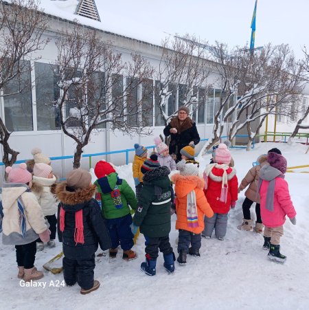 "Қыс қызығы" Ортаңғы "Көгершін" тобы Тәрбиеші П. Тажибаева