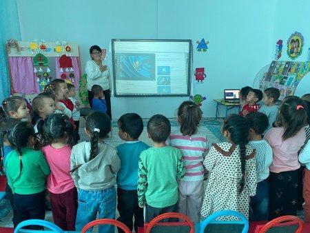 "Әнұран- асқақ үніміз" Бейне ролик қөрсету Гимн орындату Тәрбиеші П.Тажибаева